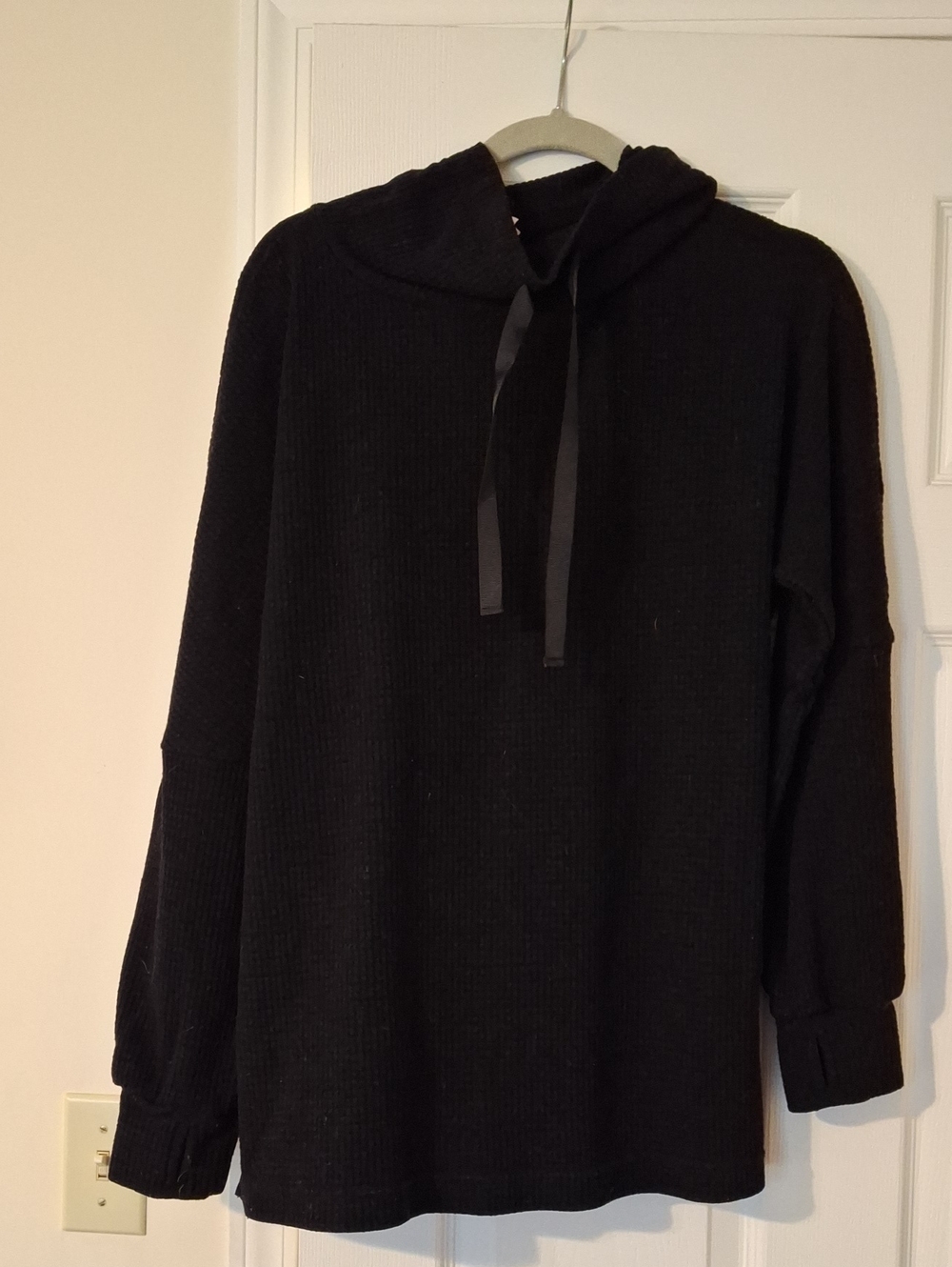 HALARA waffle knit cowl neck pullover